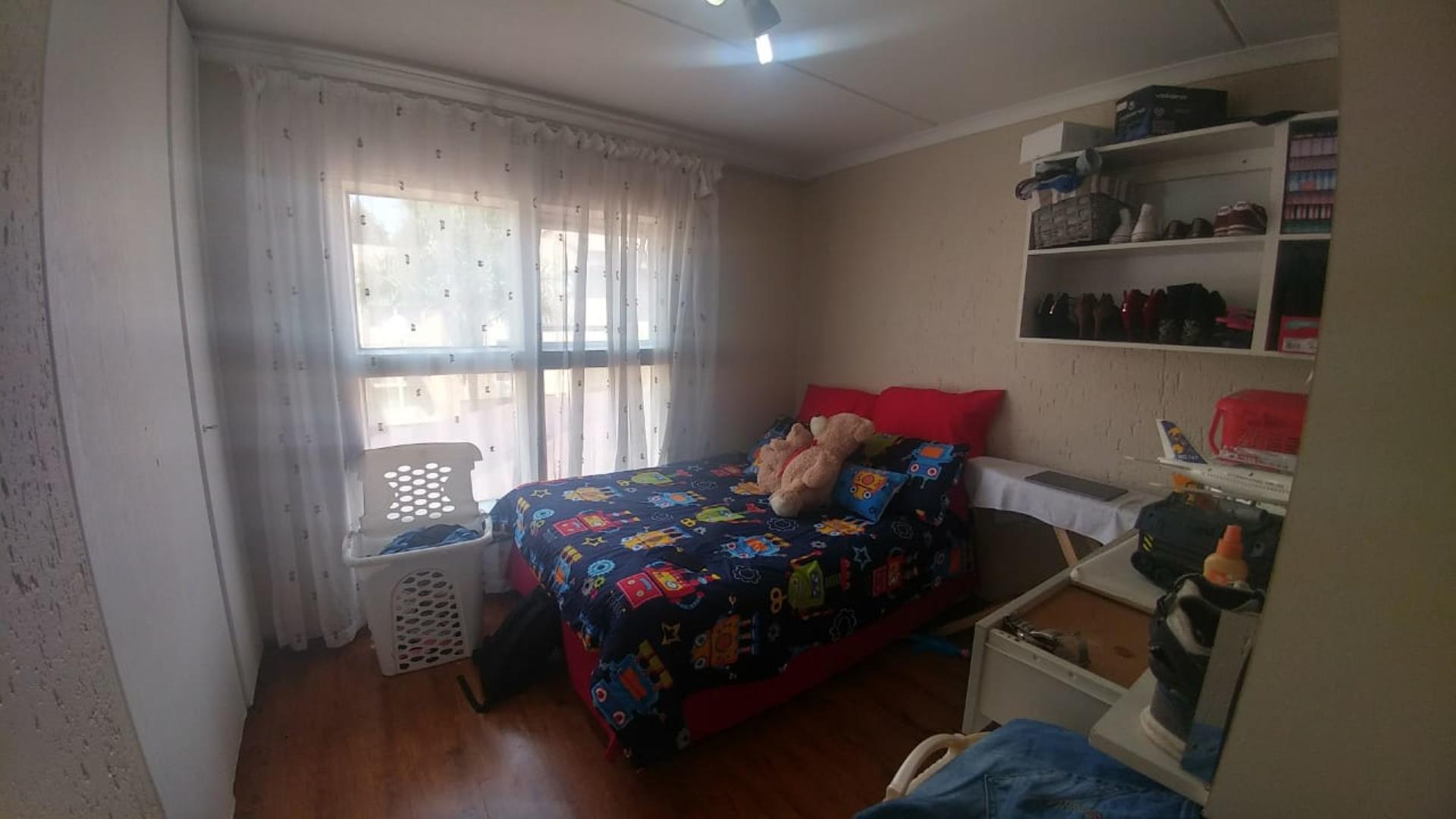 571657_WhatsApp